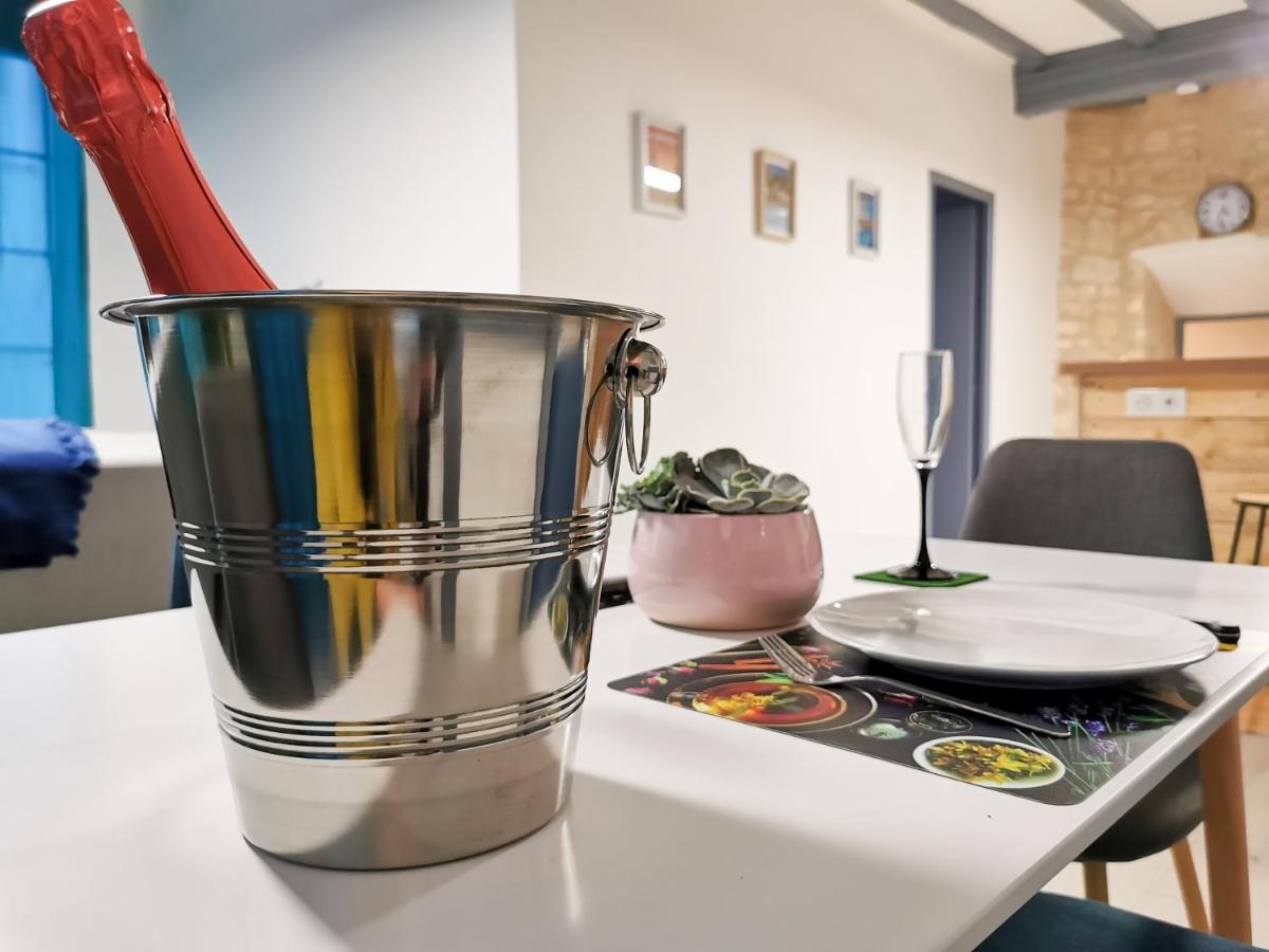 Appartement Ma Douce Charente - Superbe T3 Design Et Fonctionnel - Hyper Centre A Saintes Eksteriør bilde